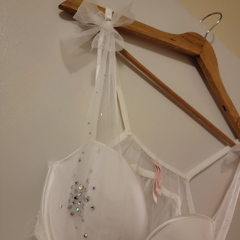 Victoria's Secret White Chiffon Lingerie Negligee - Picture 5 of 9